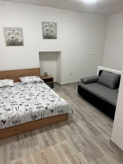 Apartman Kastel คาชเตลา ภายนอก รูปภาพ