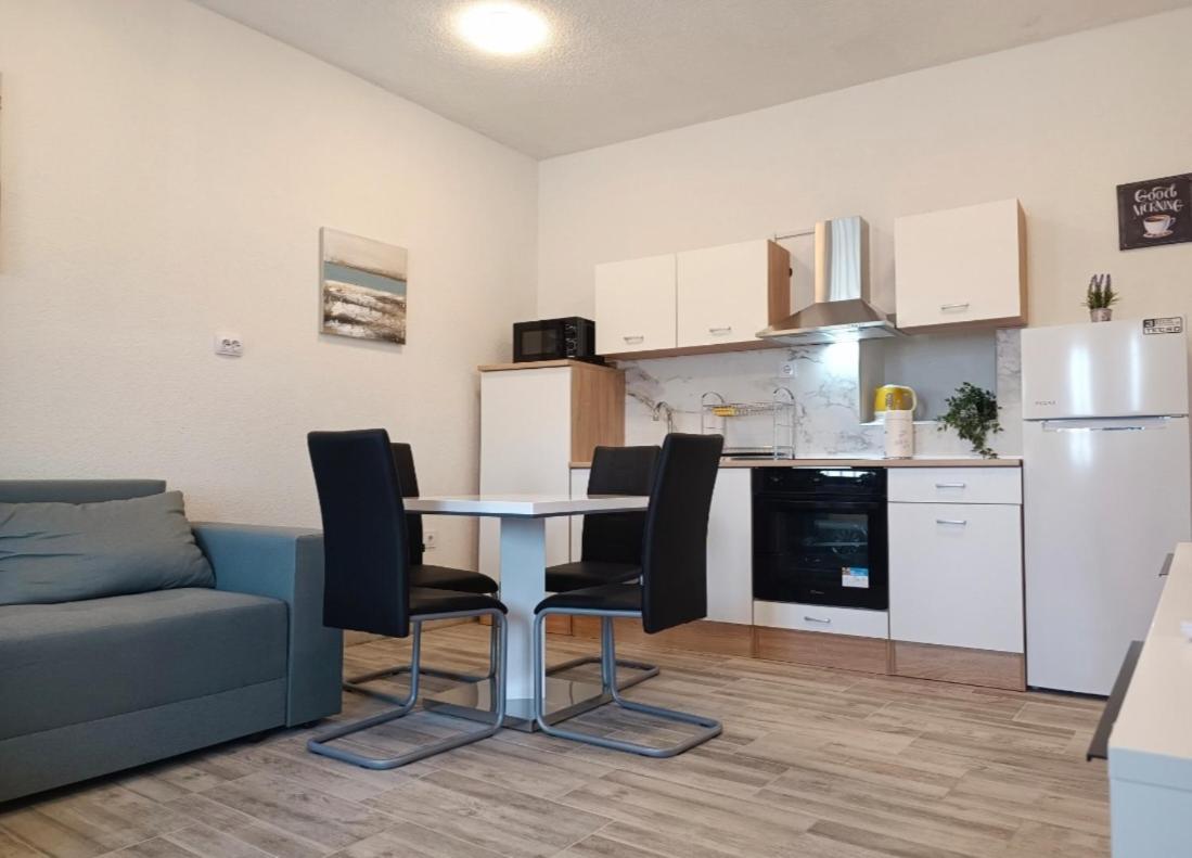 Apartman Kastel คาชเตลา ภายนอก รูปภาพ